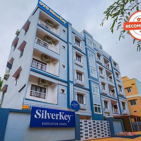 Hotel Oyo Silverkey 74581 Nallagandla Hyderabad Exterior foto