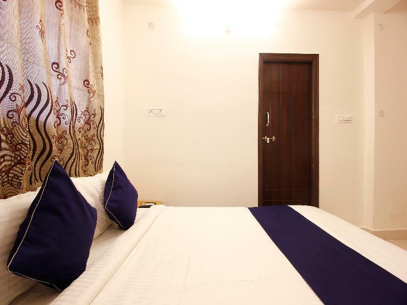 Hotel Oyo Silverkey 74581 Nallagandla Hyderabad Exterior foto